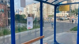 В Мурманске на остановках появились QR-коды для отслеживания времени прибытия транспорта