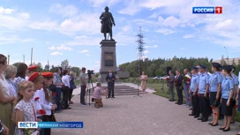 В Великом Новгороде у памятника Гавриилу Романовичу Державину прошли торжества, посвященные его Дню рождения