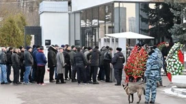 На Троекуровском кладбище в Москве продолжается церемония прощания с Саркисяном