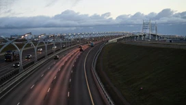 ДТП с грузовиком парализовало движение на ЗСД в Петербурге