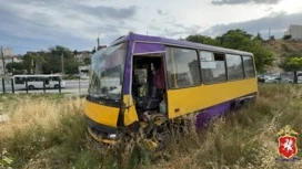 Пассажирский автобус попал в ДТП в Севастополе, есть погибший и пострадавшие