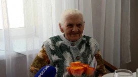 "Пример стойкости": труженица тыла Анна Ускова отметила 95-летний юбилей в кругу семьи