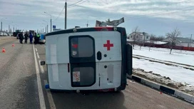 На Кубани скорая помощь опрокинулась при столкновении с трактором