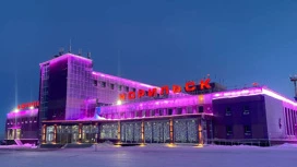 Verkehr auf der Straße nach Norilsk Flughafen wegen schlechten Wetter geschlossen