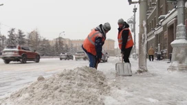 Последствия ночного снегопада устраняют в Иркутске