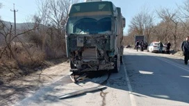 Vicino a Sudak, due giovani sono morti in collisione con una macchina e un camion