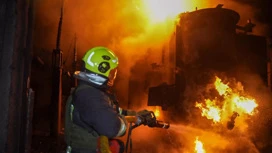 Industriegebäude und Tankstelle gefangen Feuer in Odessa nach Explosionen