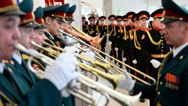 Le fils d'un médecin de Tuva, qui a évacué le corps de son mari du champ de bataille, sera enrôlé dans des cadets