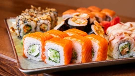 Sushi Lieferung Mann angegriffen ältere Frau in Moskau, während zahlen für Bestellung