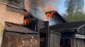 В Златоусте участковые спасли пенсионера, спавшего во время пожара