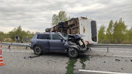 Пассажирский автобус попал в аварию на трассе в Тюменской области