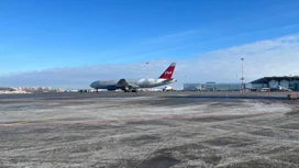 L'avion a atterri à Saint-Pétersbourg pendant plusieurs heures sur le même moteur