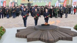 Le gouverneur de Kuban a mis des fleurs à la flamme éternelle dans le centre militaire-patriotique "Patriot"