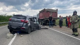 На Кубани водитель въехал в припаркованный грузовик, погибли три человека