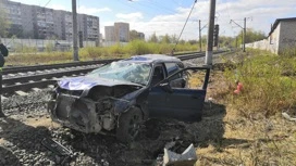 Водитель иномарки погиб в ДТП с пассажирским поездом в Вологде