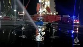 Огонь охватил 5000 квадратных метров на морском вокзале в Петропавловске