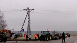 Фермеры на тракторах вновь блокируют магистрали в центральной Польше