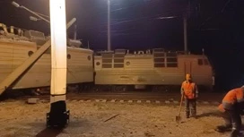 Восемь поездов задерживаются из-за схода электровоза в Ростовской области