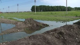 Поселок на Кубани стараются успеть осушить до начала дождей