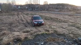 В поселке Ляскеля автомобиль без водителя сбил несовершеннолетнего