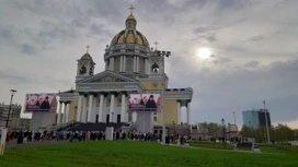 В челябинском кафедральном соборе провели первую литургию и освятили храм