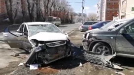 Пять человек, включая двоих детей, пострадали в массовой аварии в Томске