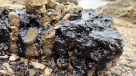 Sulla costa di Anapa ha trovato nuove emissioni di olio combustibile