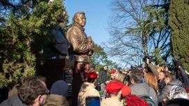 En el callejón de los héroes del SVO en Sochi, se instaló un busto de oficial militar Boris Maksudov