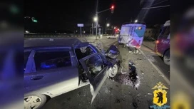 В Ярославле водитель легковушки столкнулся с троллейбусом и оказался в больнице