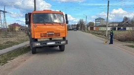 В Угличе водитель самосвала сбил двух пенсионеров