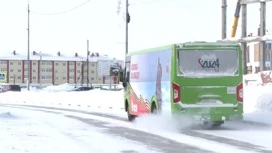 Em Tazovsky começou a decorar o transporte público para o 80o aniversário da Grande Vitória