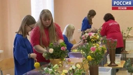 Псковский чемпионат по профессиональному мастерству "Абилимпикс" открылся соревнованиями "Флорист" и "Мебельщик"