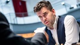 Непомнящий сохранил лидерство на шахматном FIDE Candidates