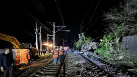 Оползень повредил железнодорожные пути в Сочи