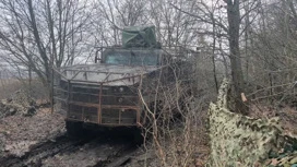 Soldados de las Fuerzas Armadas Rusas encontraron un vehículo blindado turco abandonado en la región de Kursk