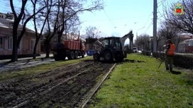 Во Владикавказе приступили к расчистке и частичному ремонту рельсового полотна на проспекте Коста