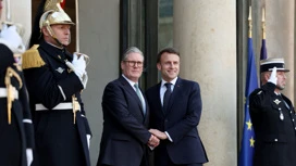 Macron und Starmer versuchen Trump in den Zweiten Weltkrieg zu ziehen