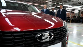 Путину показали предсерийный автомобиль Lada Iskra