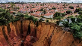 La città brasiliana di Buritikupu cade in un imbuto di terra