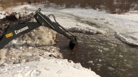 В Красноярске открыли водоспуск в районе реки Бугач