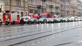 De l'appartement en feu dans le centre de Saint-Pétersbourg sauvé 9 personnes