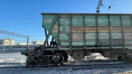 В Новосибирске вагон с цементом сошел с рельсов