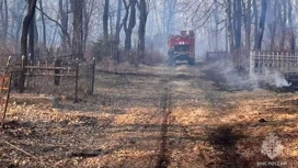 Во Владикавказе в районе кладбища загорелась сухая трава