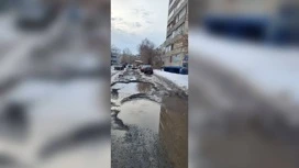 I residenti di Orenburg lamentano lo stato delle strade nei cortili