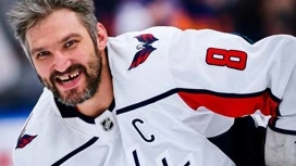 Ovechkin hizo un regalo al portero, que anotó su primer disco en el NHL