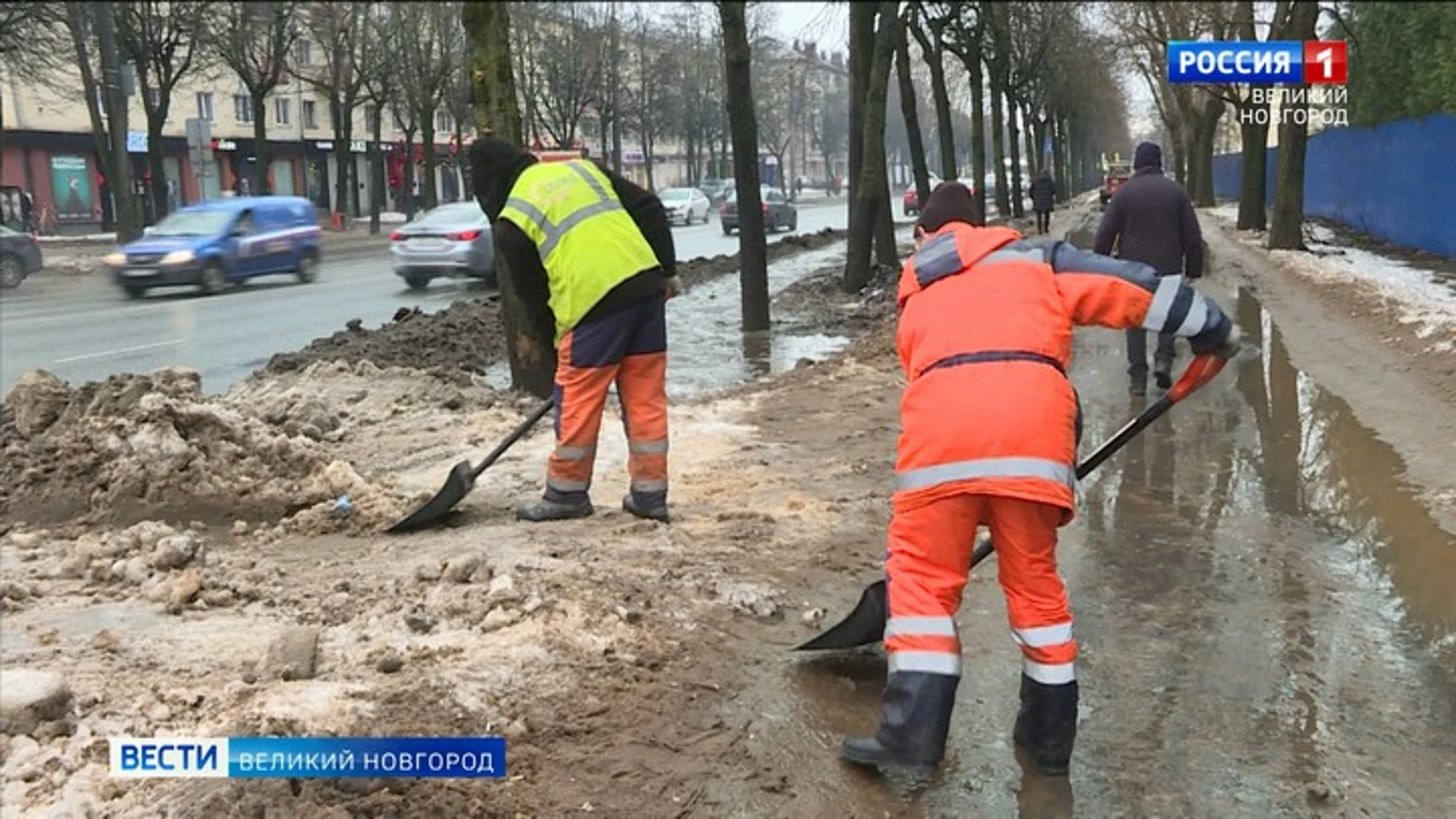 Новгородцев жалуются на уборку улиц, остановочных комплексов и тротуаров