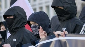 Polícia confronta com antifascistas no centro de Berlim