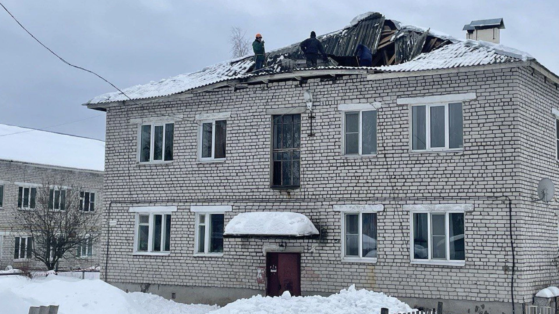 После обрушения крыши дома в Рыбинском районе УК могут привлечь к ответственности