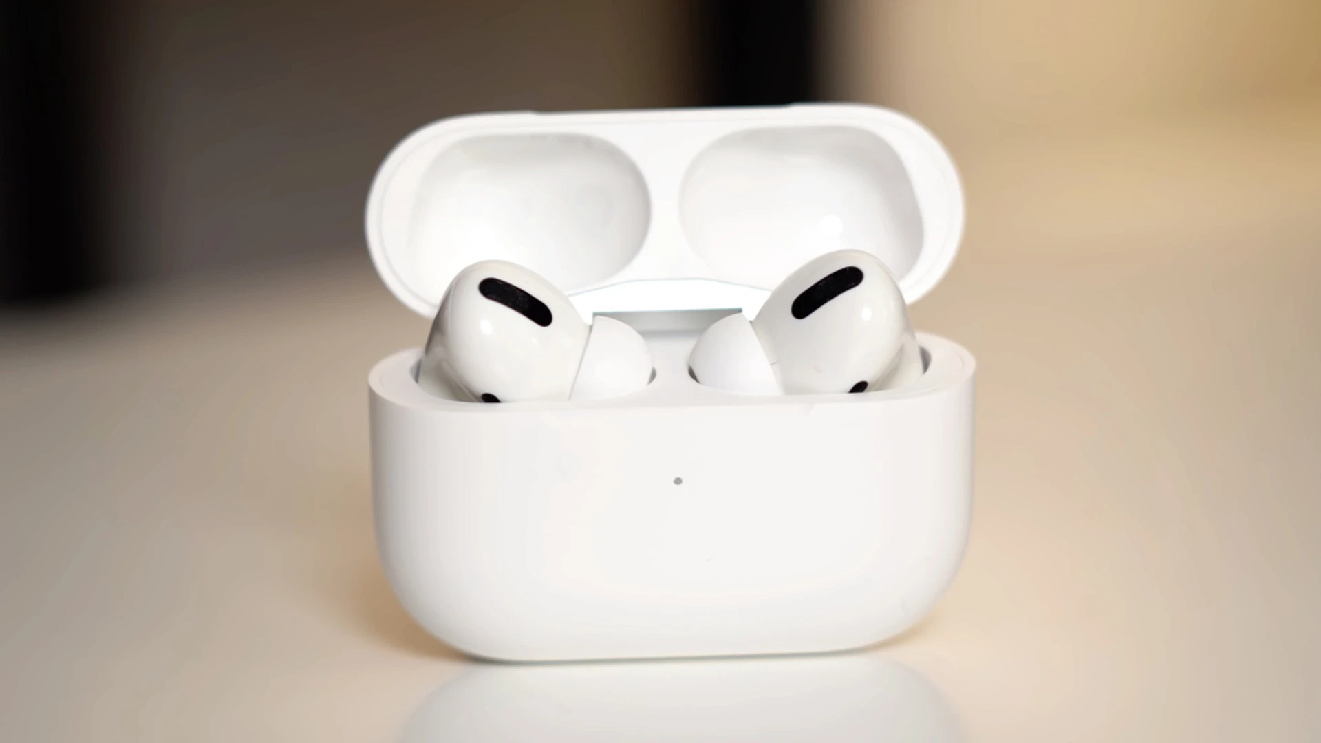 Поддельные AirPods стали лидерами продаж в России