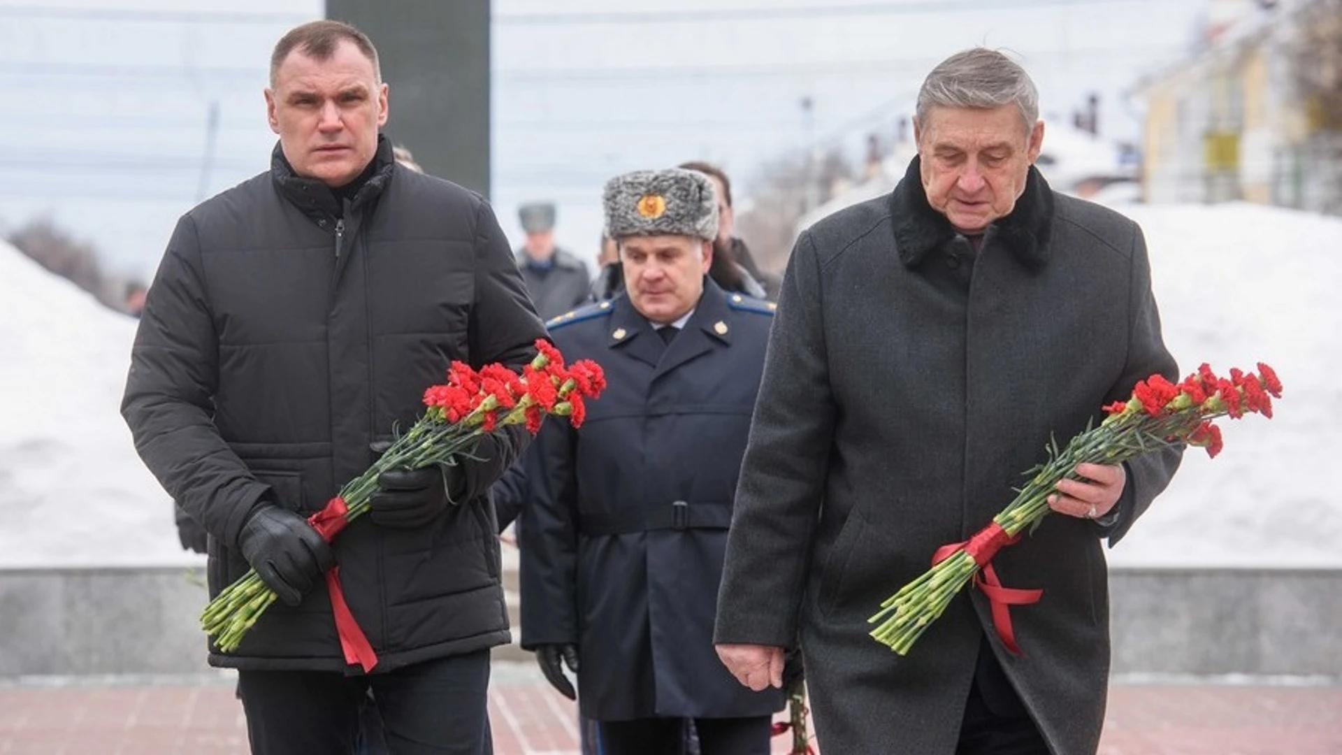 В День защитника Отечества Глава Марий Эл Юрий Зайцев почтил память героев